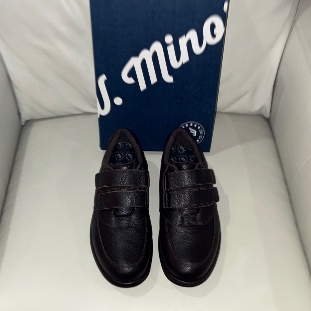 Men's Brown Leather Shoes with Velcro Straps Sz 10 Wide. Slip-resistant. NIB